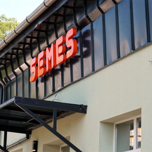 Megnyitotta új üzemét a Semes Kóser Pékség