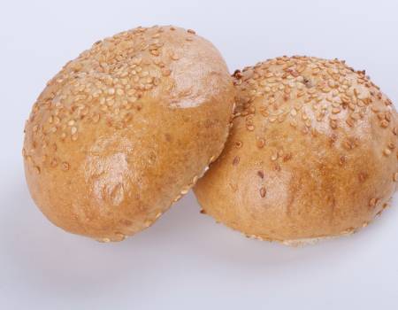 Szezámmagos zsömle