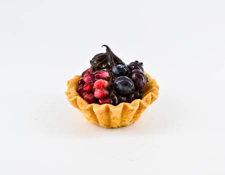 Fruit basket with chocolate cream